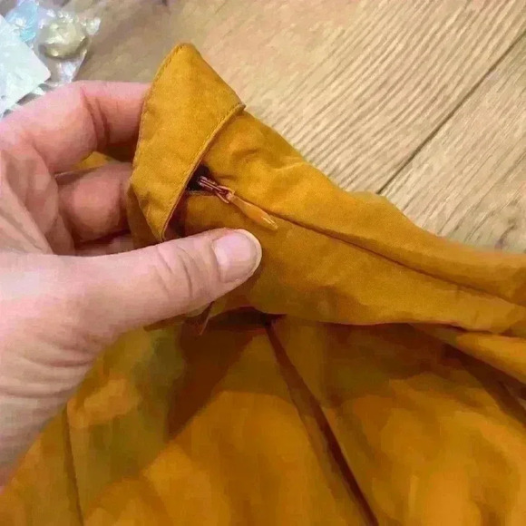 NWT Urban Outfitters Utopia Pleated Short Orange Mustard Yellow Zipper Size 2 - Picture 8 of 11